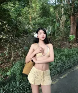 bmangpor อินฟลูเอนเซอร์สาวกับสไตล์ทรอปิคอล