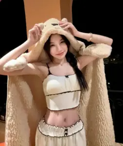 bmangpor แบมบู ลุคน่ารักกับฮู้ดผ้าขนฟู