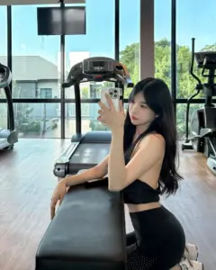 bmangpor อินฟลูเอนเซอร์สาวกับลุคฟิตเนส