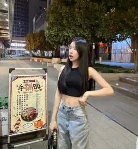 แบมบู แมงปอ เดินเมืองกลางคืนกับสตรีทลุค