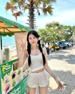 แบมบู แมงปอ เที่ยวทะเลลุคผมเปียสดใส